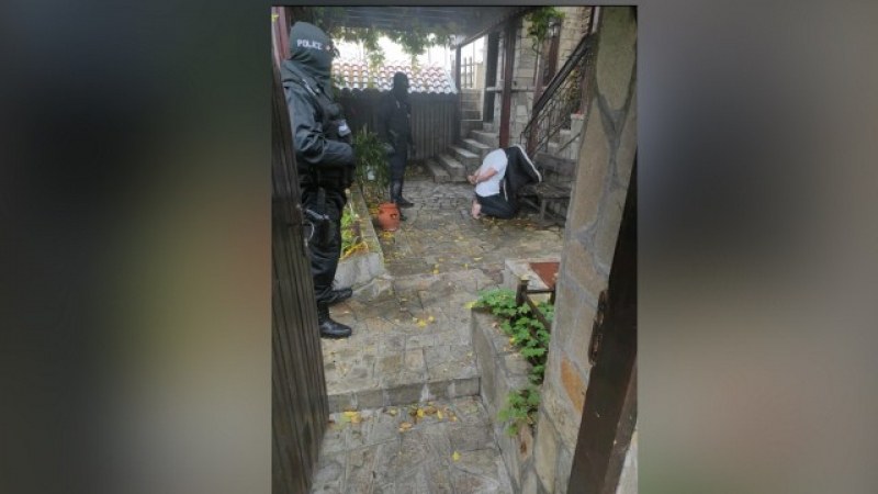 Акция в Симеоновград! Полиция влезе в дома на кметицата
