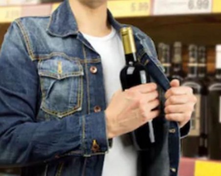 Пловдивчанка опита да отмъкне бутилка марков алкохол от магазин