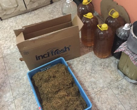 Удар на полицията в Пловдив: Спипаха мъже с контрабандни цигари, алкохол и оръжия