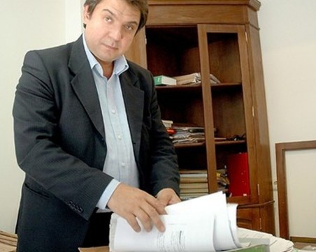 За втори път лишиха от права скандалния ЧСИ Атанас Атанасов