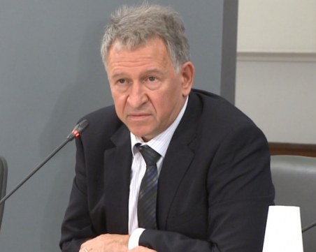Здравният министър: Следващите две седмици ще бъдат критични за болниците