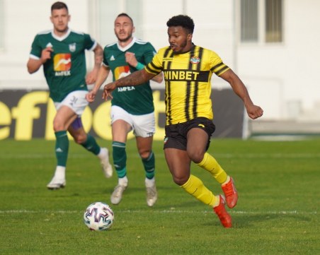 Ботев успя да запише първа победа като гост, Аргилашки спаси дузпа