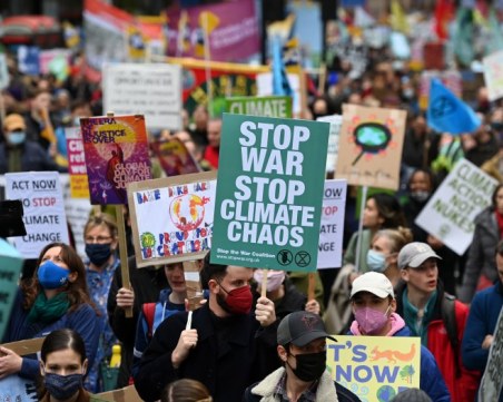 Многохилядни протести заради климатичните промени в Глазгоу