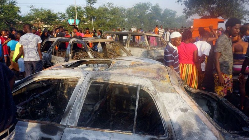 Взрив на цистерна уби над 90 в Сиера Леоне