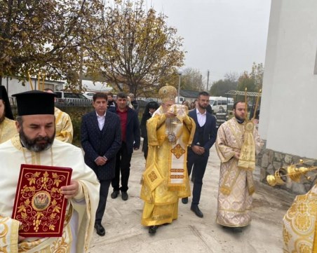 Осветиха храма в село Триводици, за който жителите чакаха повече от десетилетие