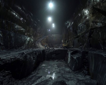 Шестима миньори загинаха при взрив в казахстанска мина