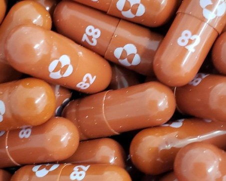 Великобритания започва клинични изпитания на лекарство за COVID-19