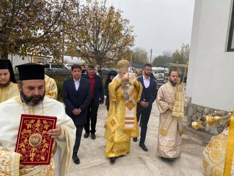 Осветиха храма в село Триводици, за който жителите чакаха повече от десетилетие