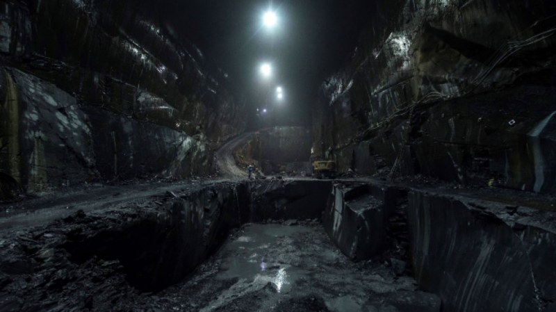 Шестима миньори загинаха при взрив в казахстанска мина