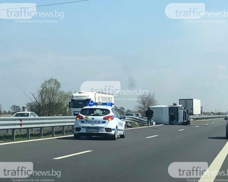 Микробус се обърна на АМ Тракия