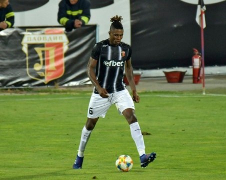 Бивш защитник на Локо иска да се завърне в България