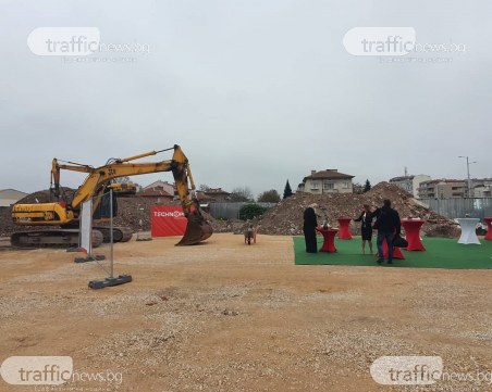 Новият търговски център на Пловдив отваря врати пролетта, наема до 170 служители