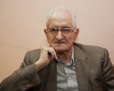 Почина видният литературен критик проф. Чавдар Добрев