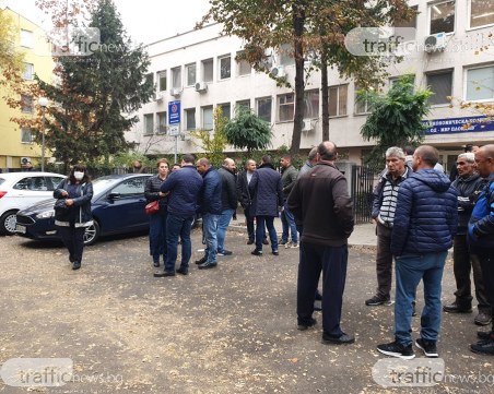 Привикаха десетки хора от Раковски в Икономическа полиция в Пловдив заради изборите