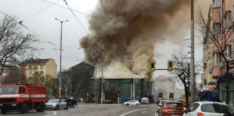 Пожар избухна в бивше емблематично софийско заведение