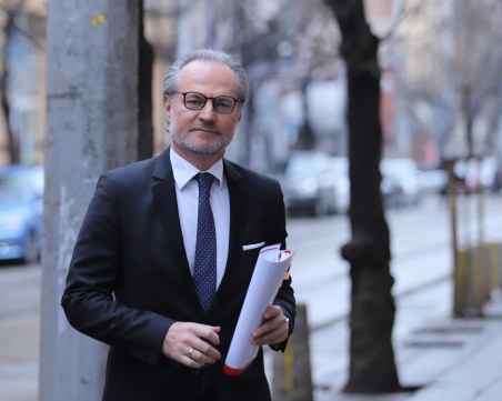 Лозан Панов подозира Демократична България в предателство