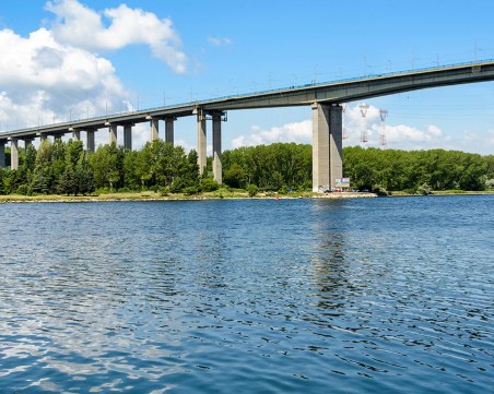 26-годишна жена се хвърли от Аспаруховия мост