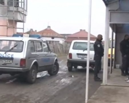 Намериха образец на бюлетина и близо 6 000 лв. в частен дом в Чупрене