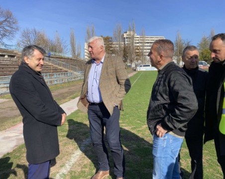 Започна реконструкцията на стадион 