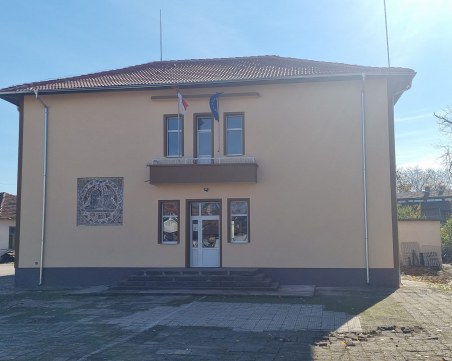 Кметът Павел Михайлов посети обновената сграда на училището в село Кадиево