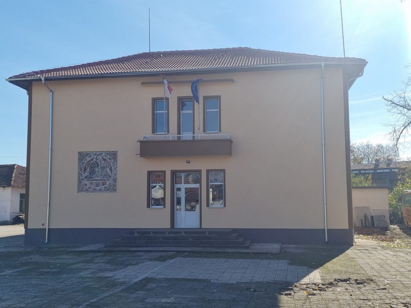 Кметът Павел Михайлов посети обновената сграда на училището в село Кадиево
