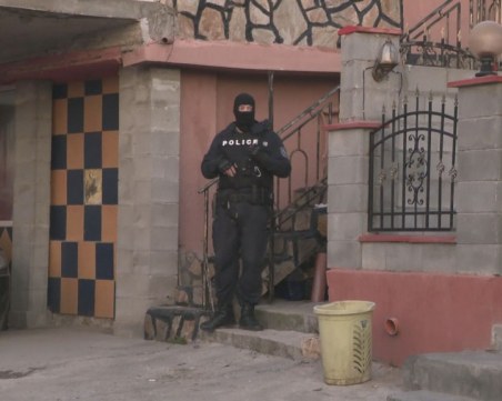 Арести в Плевенско заради купуване на гласове, задържаха кмет и сина му