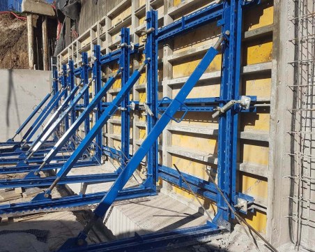 Кофраж се срути и уби жена край Кресна