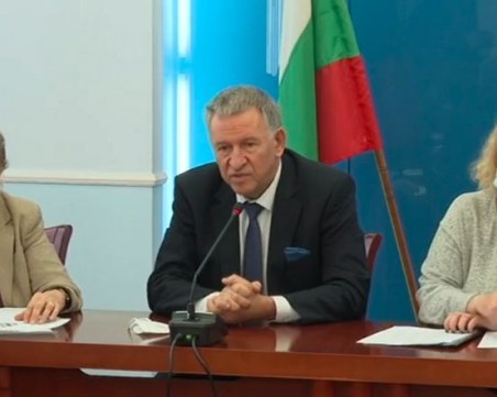 Министър Кацаров: Не се налага локдаун, заболеваемостта намалява