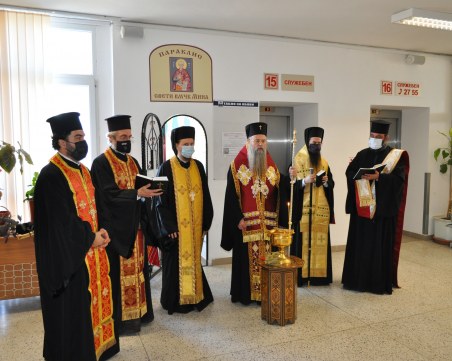 Митрополит Николай освети параклис в Клиниката по кардиология на УМБАЛ 