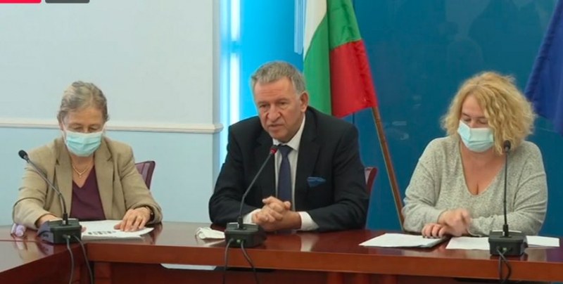 Министър Кацаров: Не се налага локдаун, заболеваемостта намалява