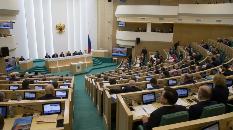 Отнеха правото на глас на неваксинираните депутати в Латвия