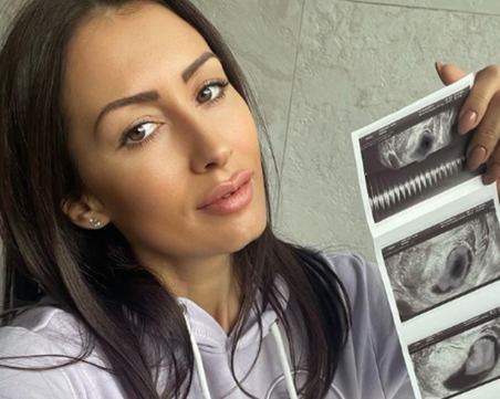 Джена обяви, че е бременна