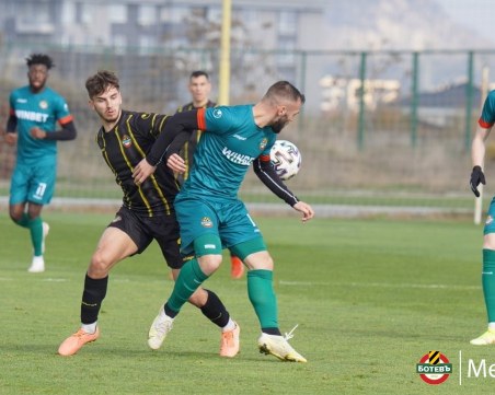 Първият отбор на Ботев с категоричен успех над дубъла