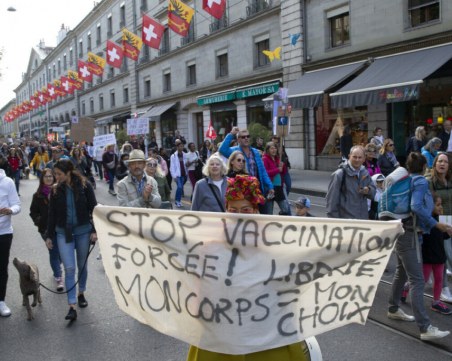 Австрия въвежда локдаун за неваксинираните, хиляди излязоха на протест срещу COVID мерките в Женева