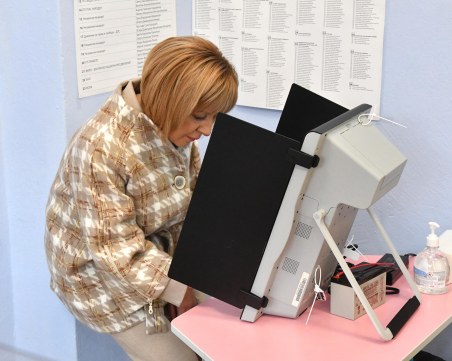 Манолова: Гласувах за България, в която успяват образованите хора, а не мафиотите