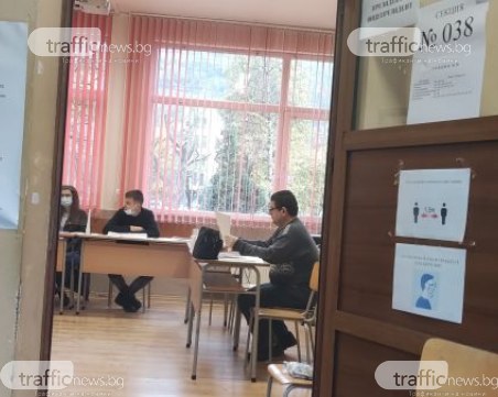 Председател на СИК в Пловдив: Вътре в стаите може да сме без маски