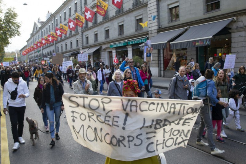 Австрия въвежда локдаун за неваксинираните, хиляди излязоха на протест срещу COVID мерките в Женева