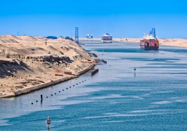 Официално е открит Суецкият каналСуецкият канал е плавателен канал в