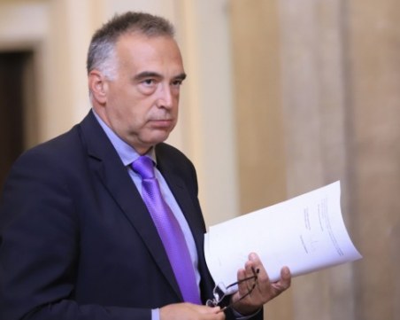 Антон Кутев: Нинова незабавно трябва да си подаде оставката