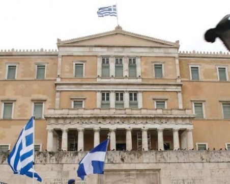 Гърция обмисля ограничителни мерки за неваксинирани