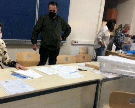 Над 90 000 души са гласували в Турция,  в САЩ също голям брой българи отиват до урните