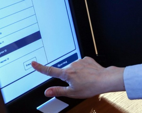 Ниска избирателна активност във Великобритания, не оправда броя на разкрити секции