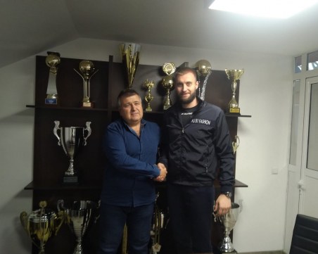 Пловдивски волейболист ще играе за Нефтохимик