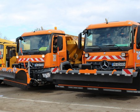 Всички машини в готовност за зимното почистване на Пловдив