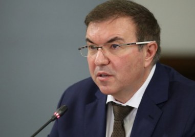Нова вълна на коронавируса прогнозира бившият здравен министър проф Костадин