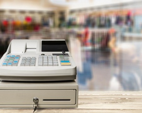 Нова отсрочка за касовите апарати! Големите търговски вериги ще си отдъхнат до септември 2022