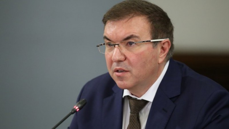 Нова вълна на коронавируса прогнозира бившият здравен министър проф. Костадин