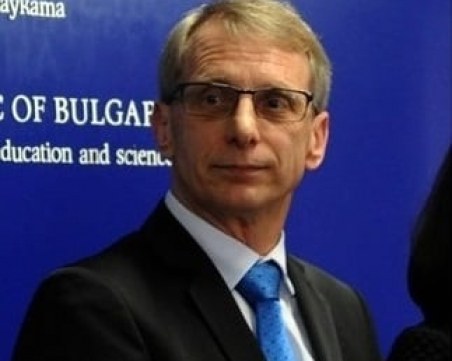 Министър Денков и Николай Витанов в класация на най-добрите учени в света