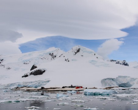 Стартира 30-та българска експедиция на Антарктида, заминават 15 полярни изследователи