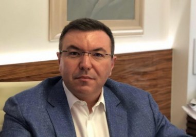 Бившият здравен министър Костадин Ангелов пусна пост поздравителна картичка към